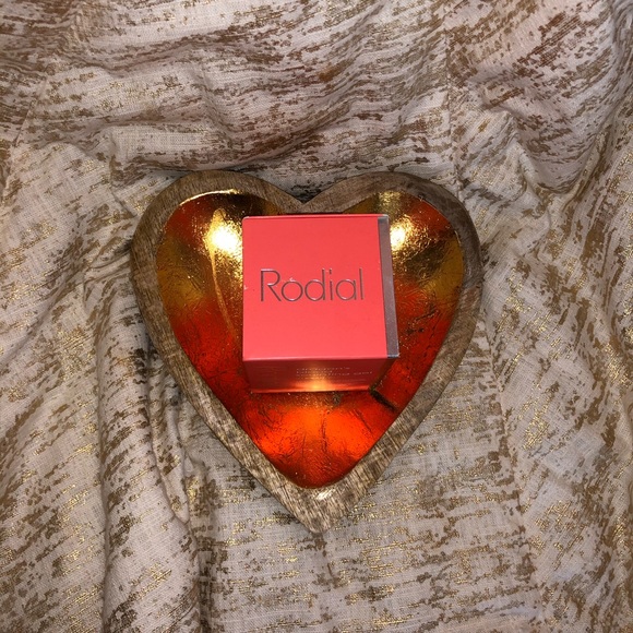 RODIAL Dragons Blood Sculpting Gel- Hydrate + Tone - Picture 3 of 7